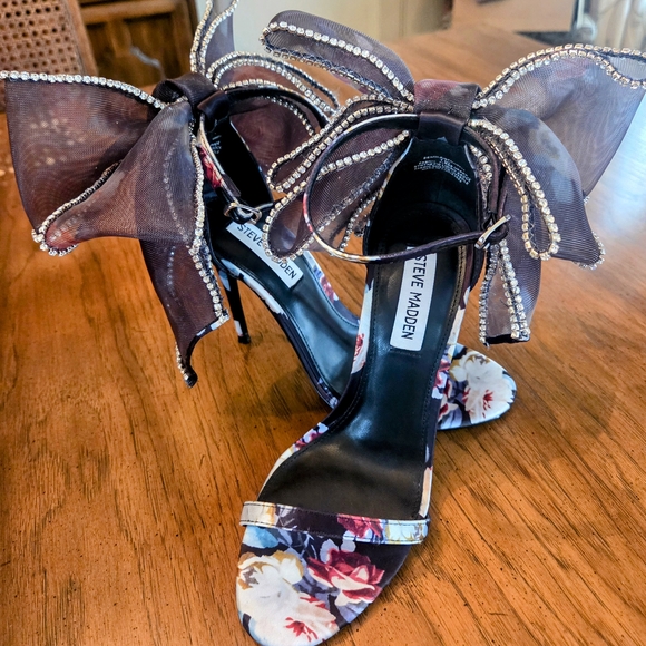 Steve Madden Black Satin Floral Heels with Rhinestone Bow - Picture 1 of 6